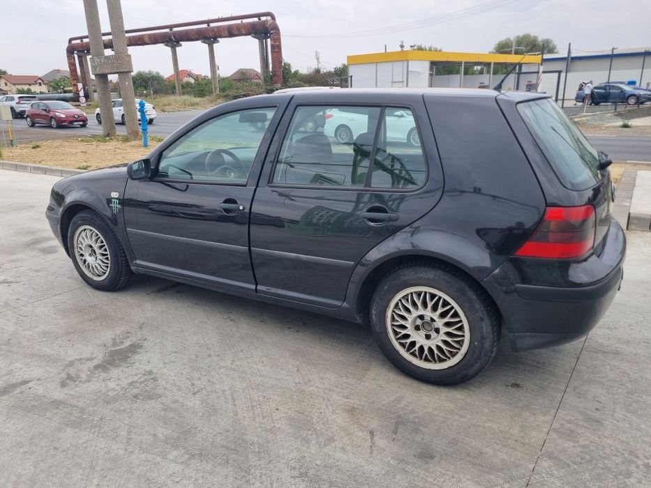 Volkswagen Golf 2000 benzină, 1.616 € — imagine 2
