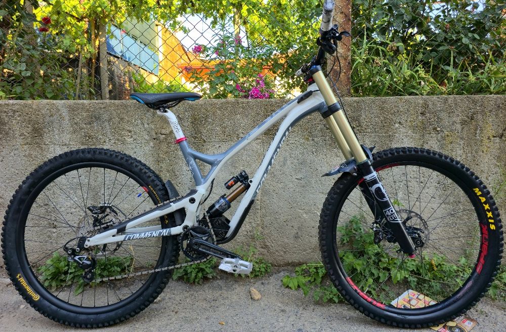 Commencal Supreme 27.5 2020г. М размер Fox 40 Elite, Fox Shox Kashima Float X2 Алуминиев Downhill велосипед