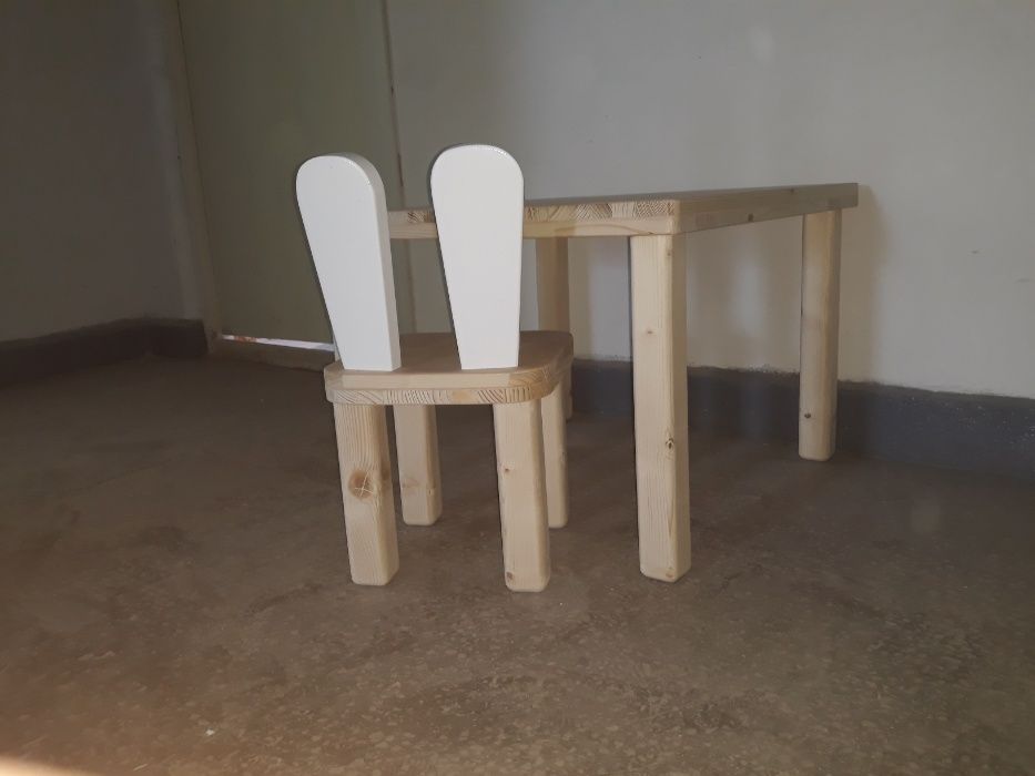 TRANSPORT GRATUIT.Set masuta pentru copii din lemn masiv.Cod is-01
