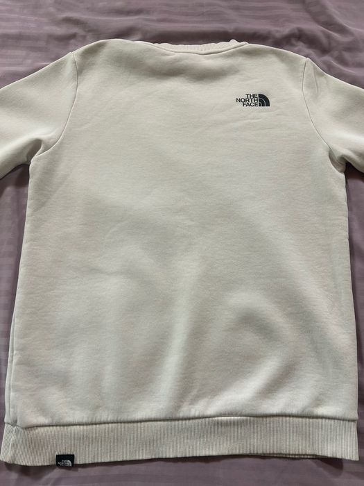 Суичър на The north face (бял- размер М)