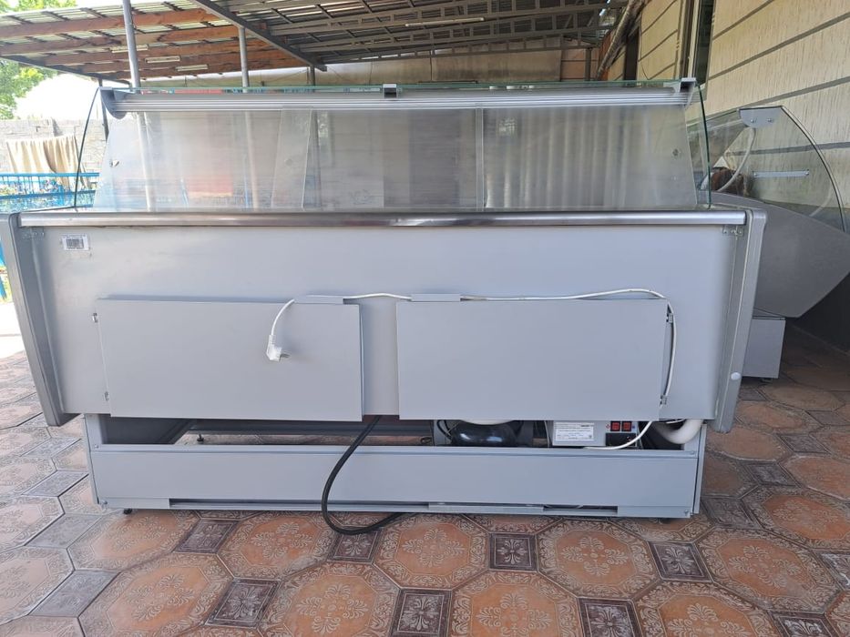 Витренный холодильник