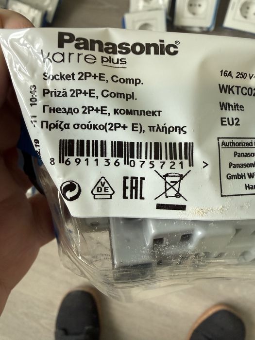 Продавам двупозиционни ключове Panasonic и контакти