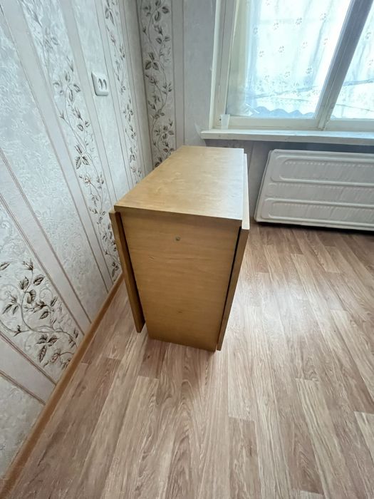 Продаю кресло(5000тыс) и стол(5000). Город Павлодар