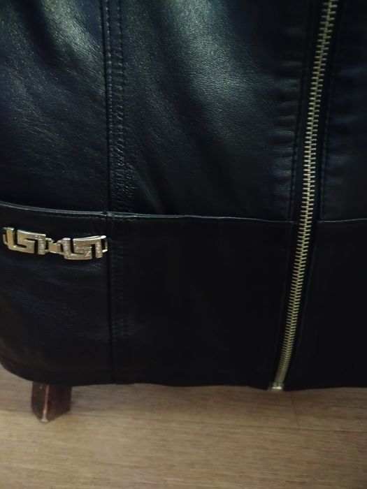 Жилетка кожаная 46 р.