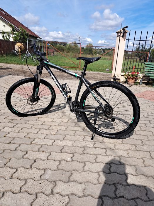 Vând bicicleta focus whistler sport series