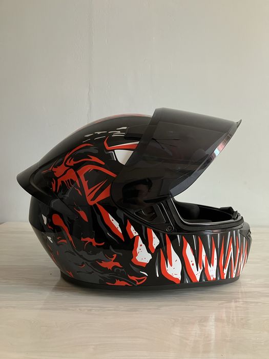 Шлем на Мото.