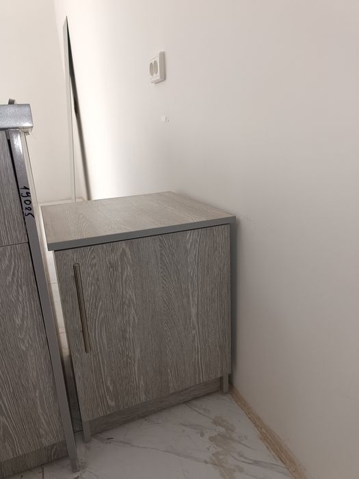 Stol sotiladi (Т). Продается стол (Т)