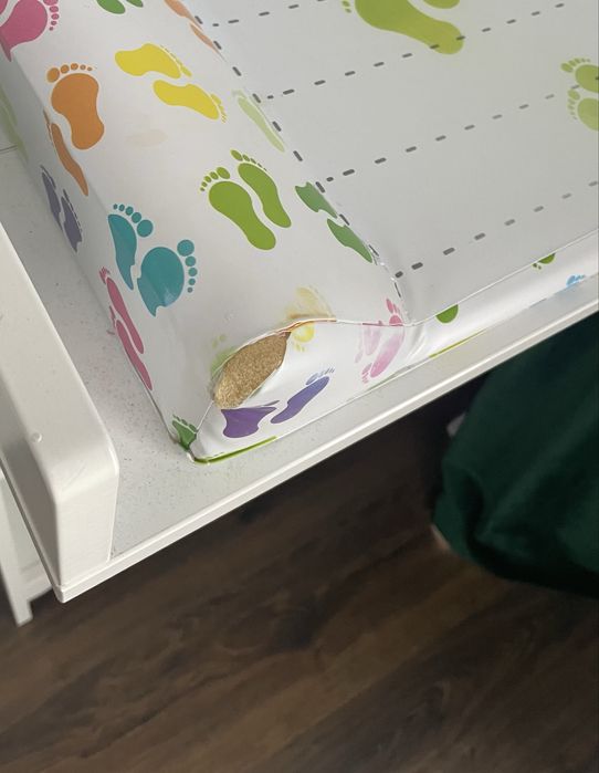 Masa de infasat bebelusi + saltea + suporturi