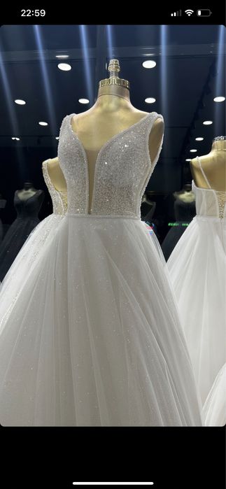 Сватбена рокля с тиара