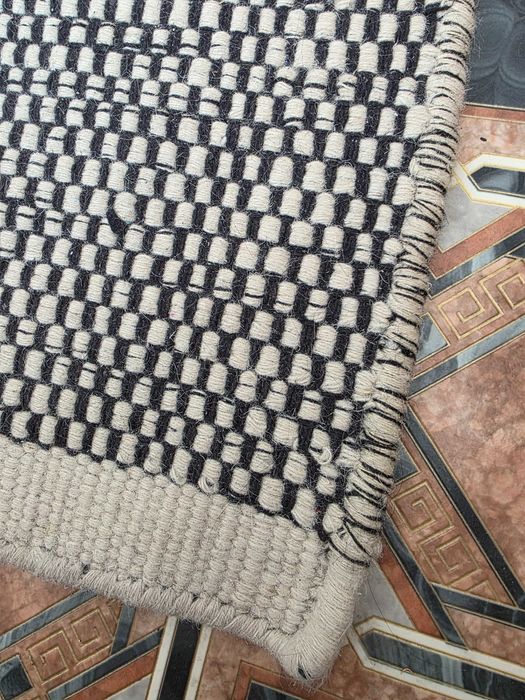 Индийски ръчно изработен килим