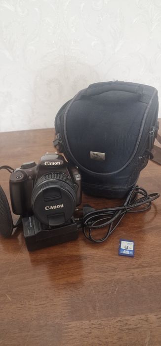 Зеркальный фотоаппарат 1100d