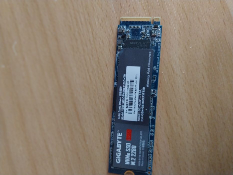 SSD , M2 , 180 GB cu WIndous 11 pe el