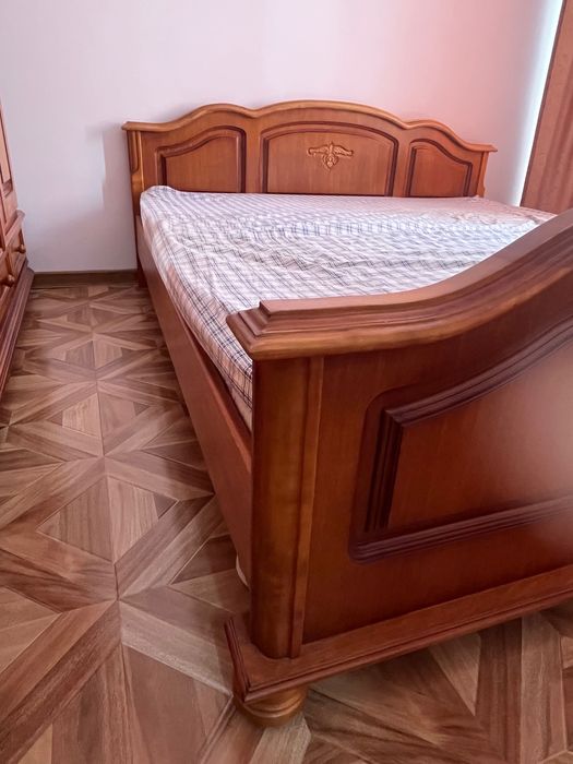 Pat matrimonial complet 200x185 din lemn masiv