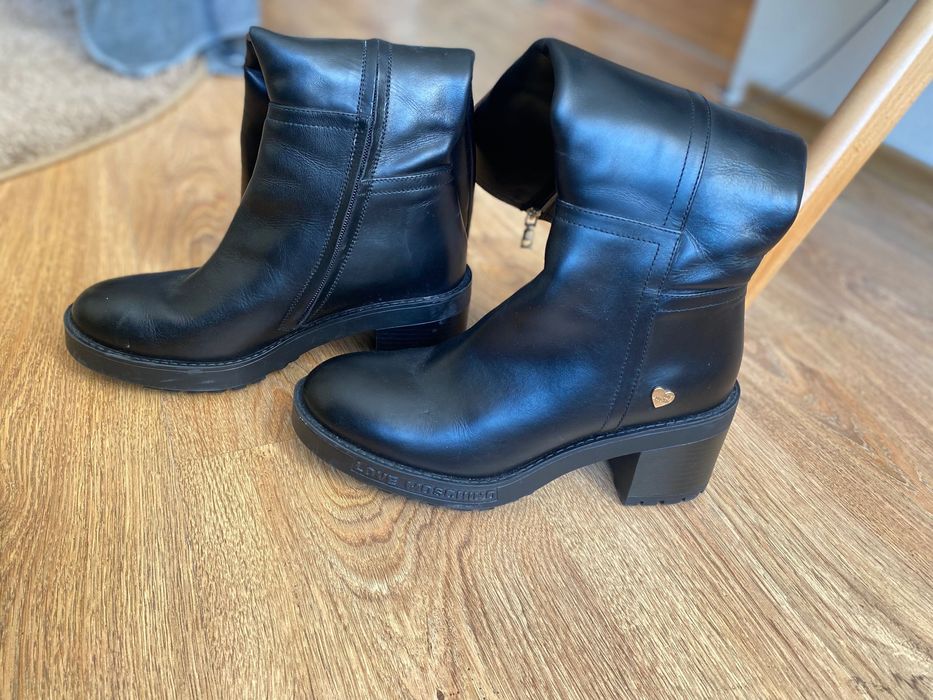 Оригинални Дамски Ботуши  от естесвена кожа LOVE MOSCHINO номер 38