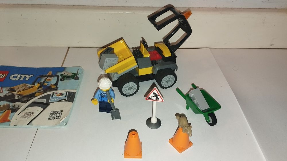 LEGO City 60284 – Stivuitor complet, cu manual, fără cutie