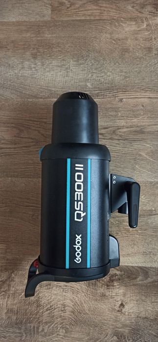 Продам вспышку Godox qs300ii