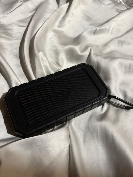 Baterie Externă Solară 10.000 mAh – Încărcare Wireless & USB-C