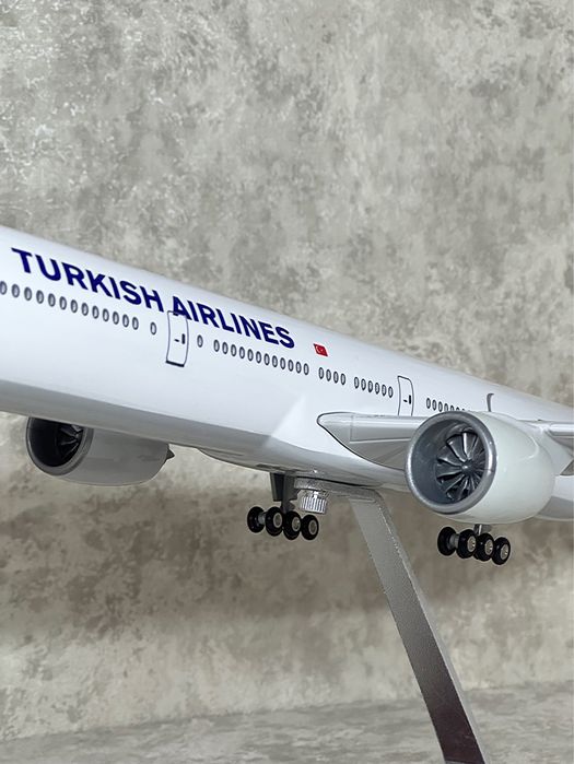 Самолет модель BOEING 777-300 ER (TURKISH AIRLINES) с LED подсветкой