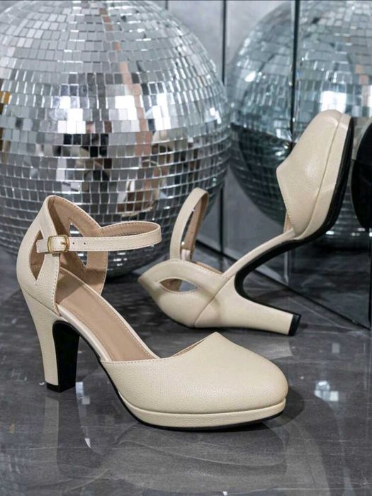 НОВИ бежови обувки на ток, 39 номер