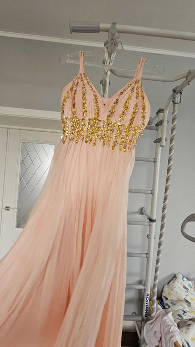 Платье нарядное нежное