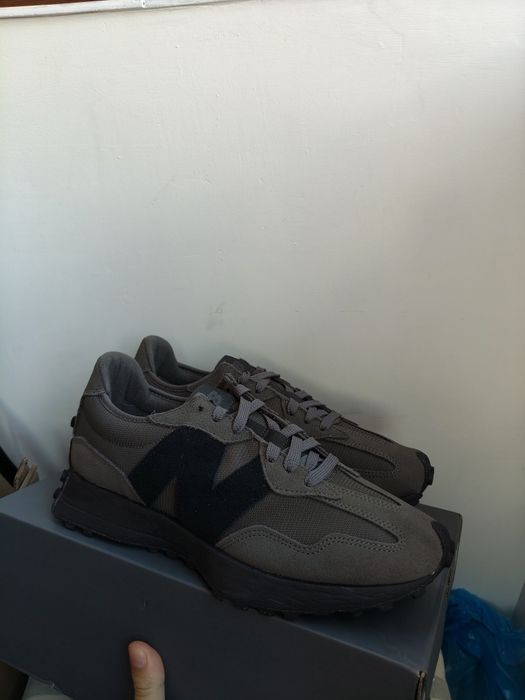 New Balance 327 sneakers culoare verde military cu negru mărimea 43 noi originali
