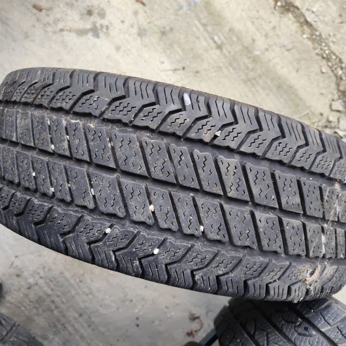 235/65 R16c Barum