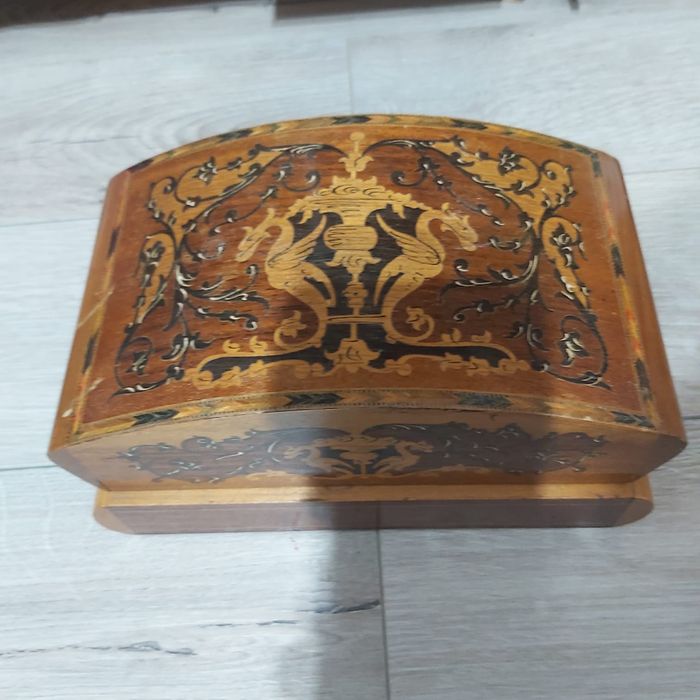 Cutie muzicală veche