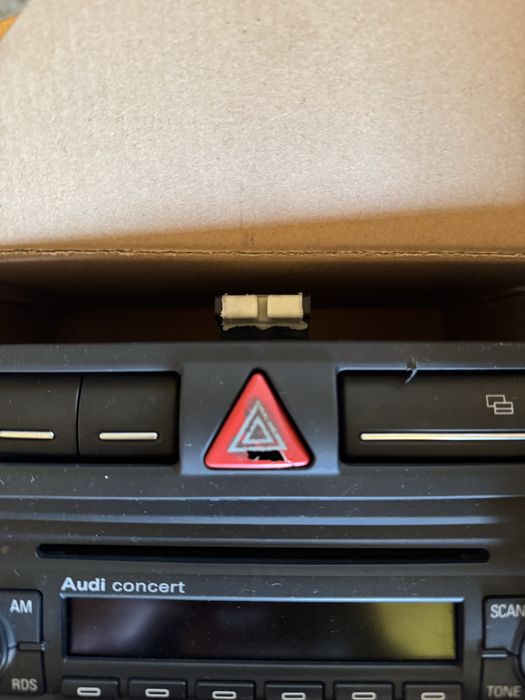 Оригинално радио Audi Concert