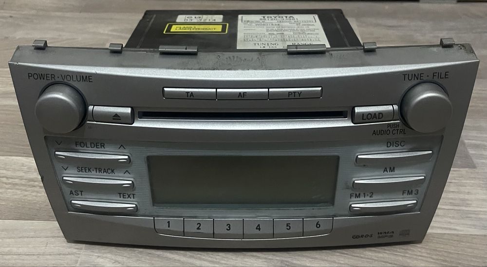 Продам магнитола (магнитофон) штатный оригинал, рамка, сетка багажника