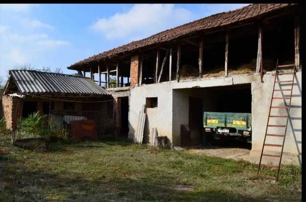 Продава се голяма  Вила