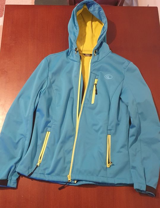 Geaca sport , stare foarte bună.