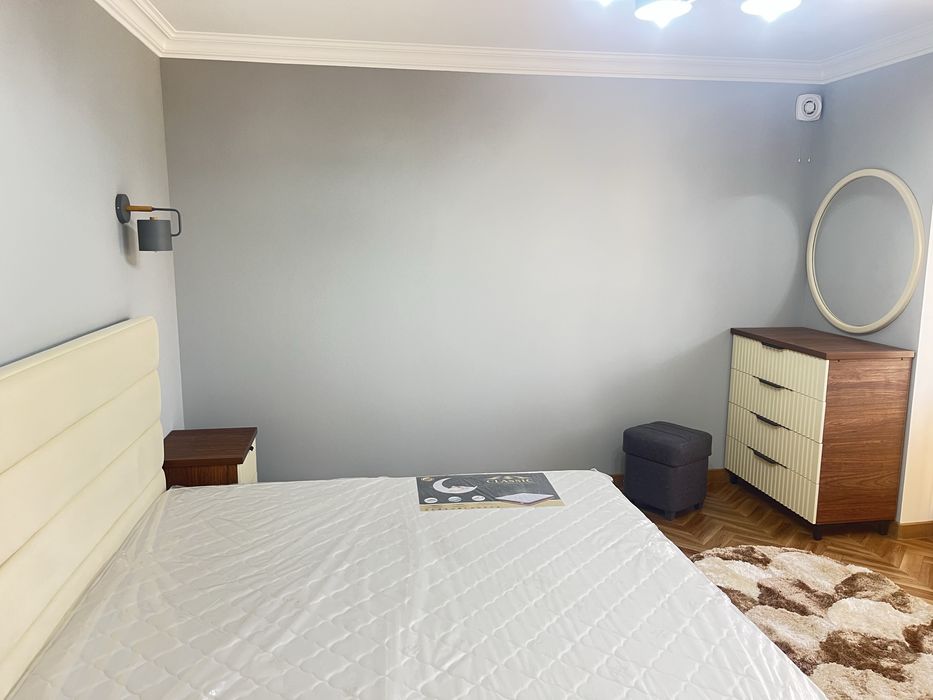 2 х комнатная квартира на 2 этаже . 46- школа. Престижный район.