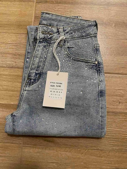 дънки с камъчета