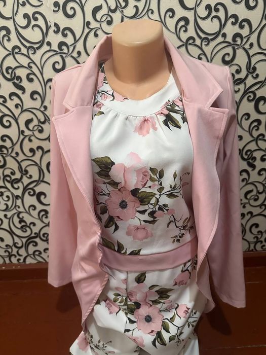 Костюм тройка новый