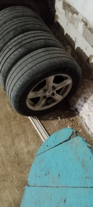 Продам шины легковой