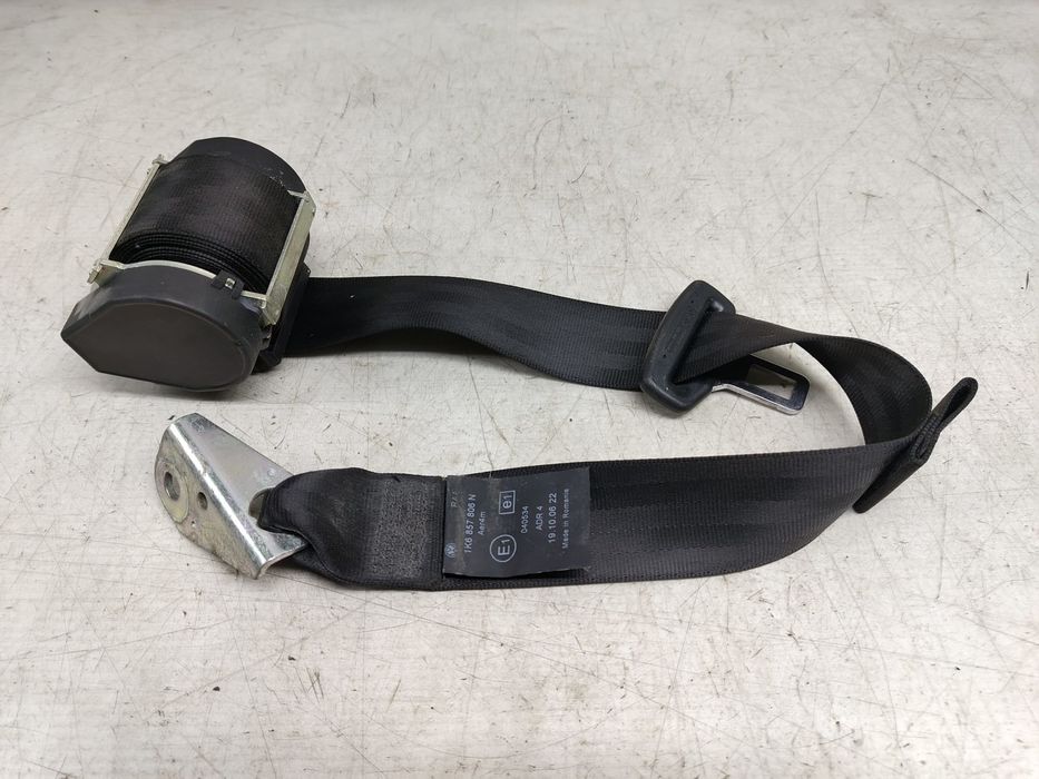 Centura siguranta spate 1k6857806n Volkswagen Golf 5 (2003 - 2009)