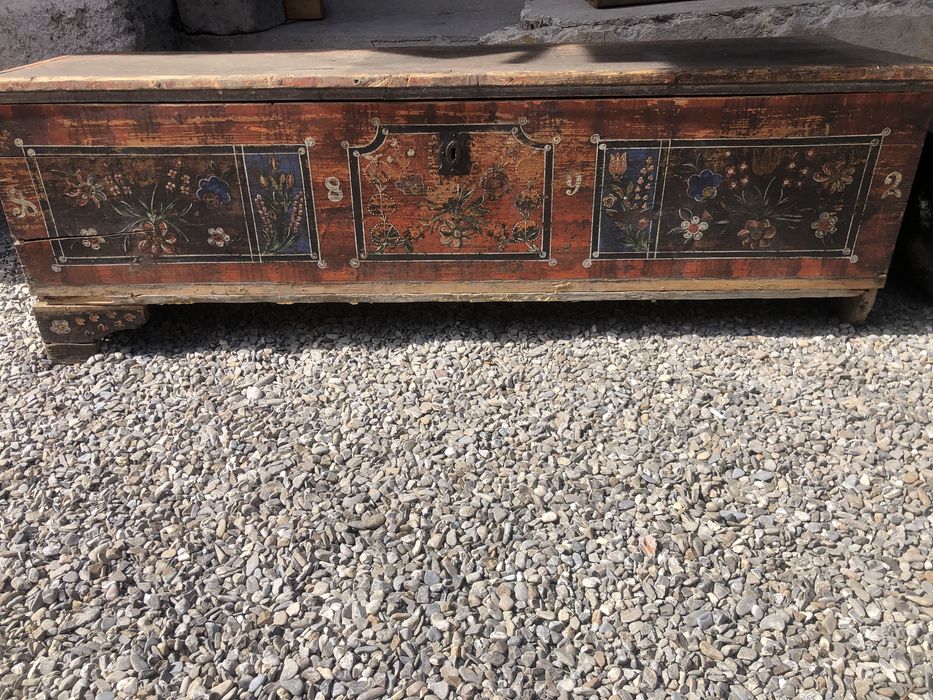 Vând ladă de zestre veche