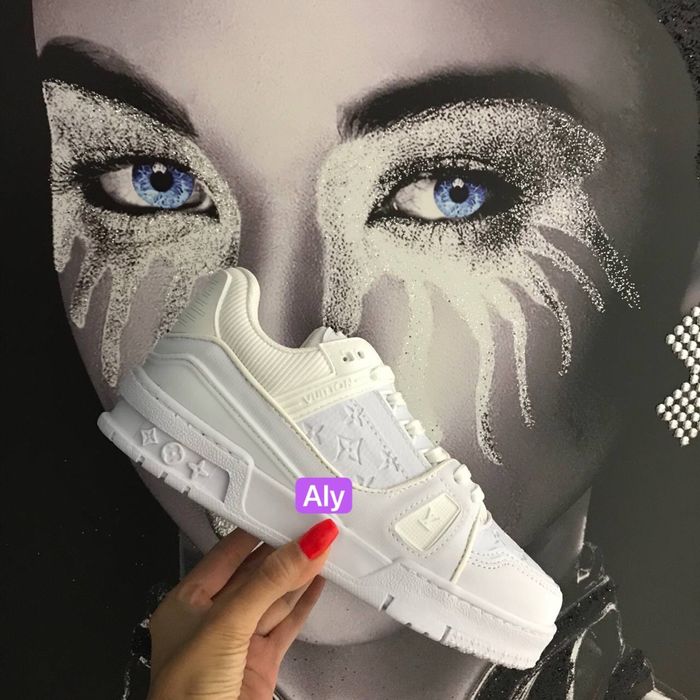 Adidasi universali lv