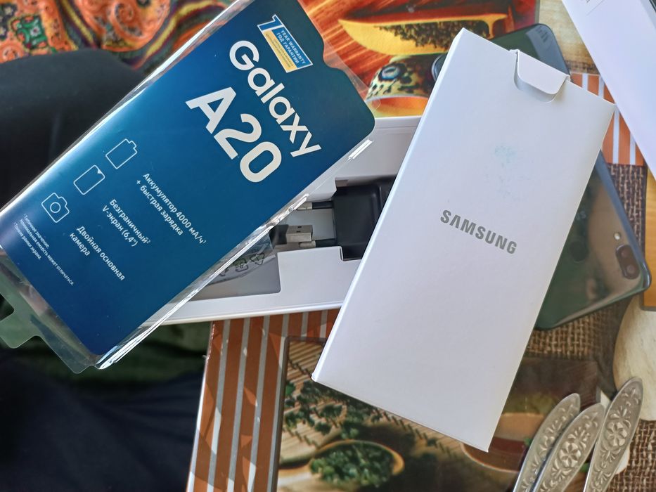 Samsung A20 sotiladi.