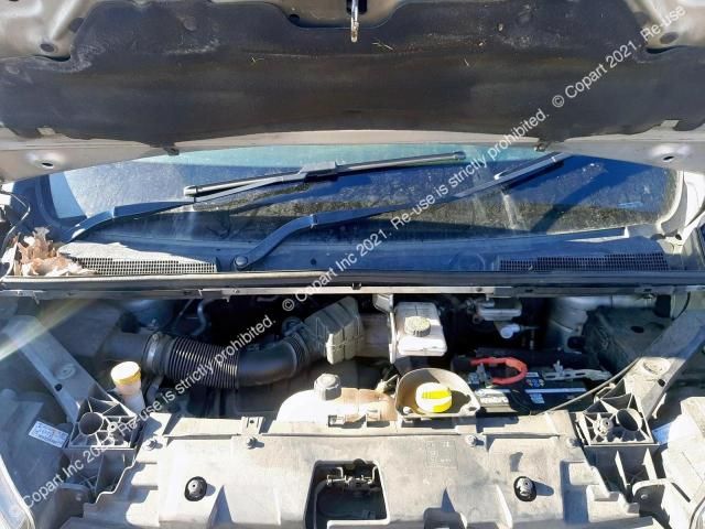 Dezmembrez Renault Trafic 3
