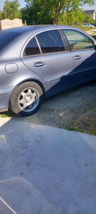 Se vinde Mercedes w211
