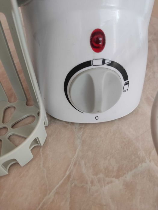 Уред за затопляне на шишета и бурканчета за бебешка храна