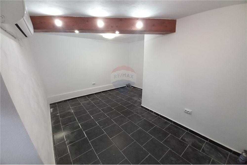 Продава се Офис в Разград, Бели Лом - 14 кв.м за 2368 €/кв.м - Снимка #5