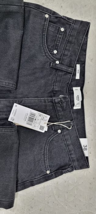 Джинсы Mom от Mango