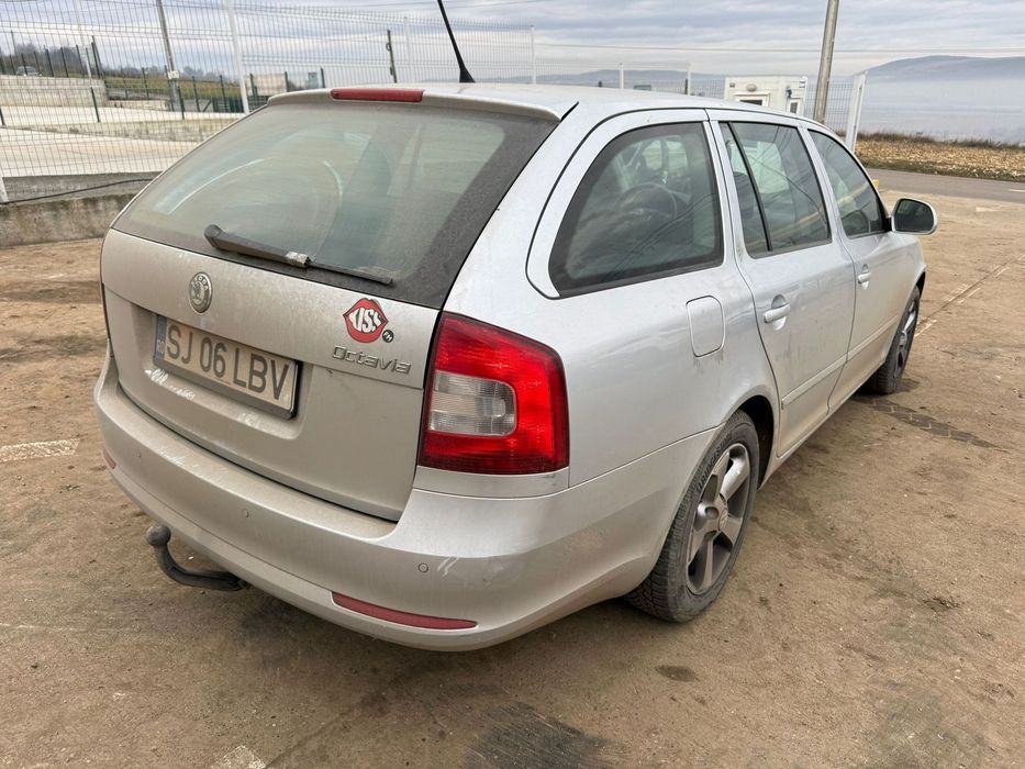 Dezmembrez / Dezmembrari / Piese / Accesorii Skoda octavia 2 facelift break 2011 1.2 tsi CBZ cutie LHY, stanga