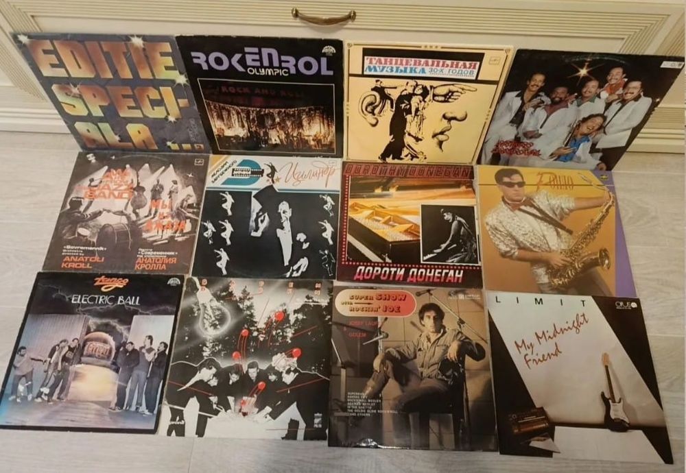 Продаются виниловые пластинки.