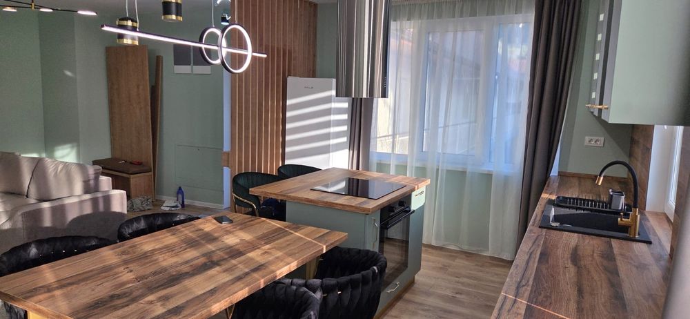 Inchiriez apartament la casă