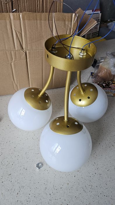 Люстра новая минималистичная