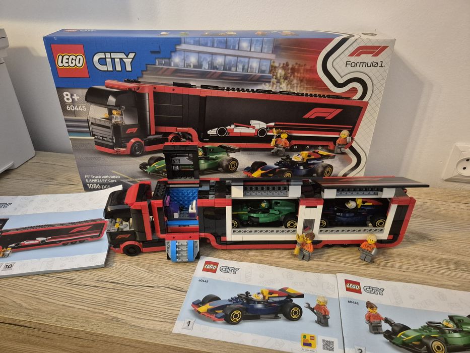 LEGO 60445  City - Camion F1 cu masinile F1 RB20 si AMR24 (60445)
