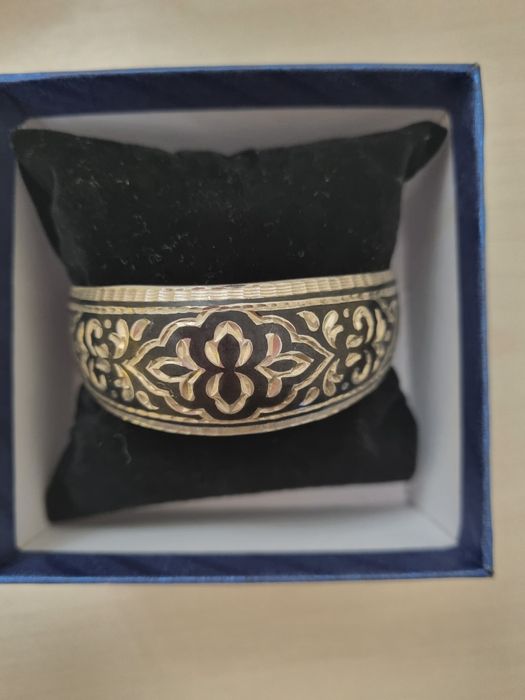 Продам браслет серебро